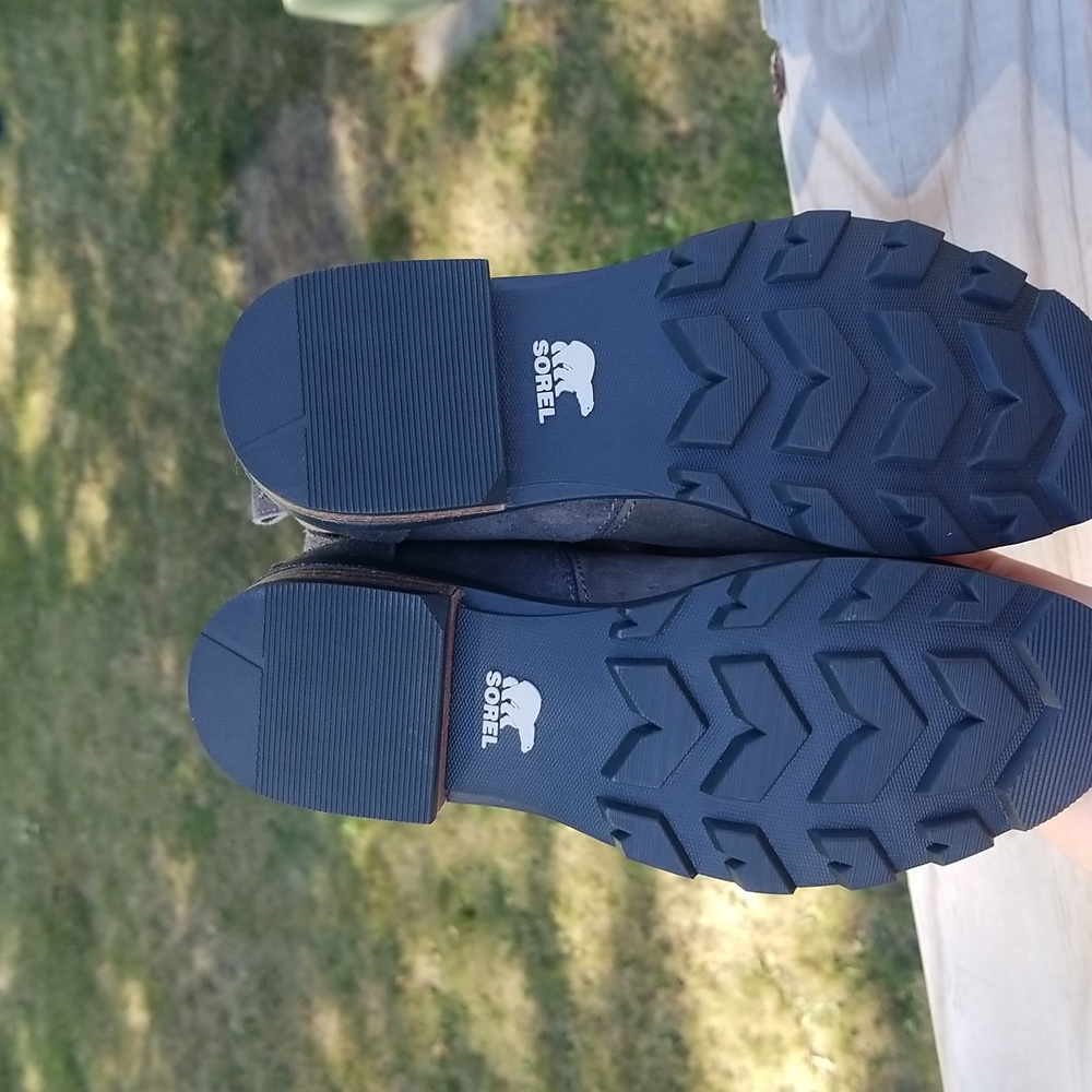 Sorel booties - Picture 2 of 4